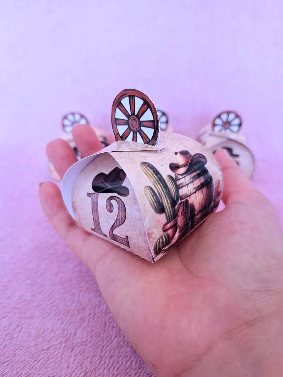 Caixinhas personalizadas pra festa de aniversário  - Foto 2