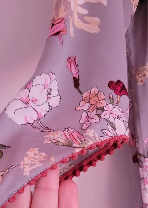 Blusa Floral Cinza em seda - Foto 3