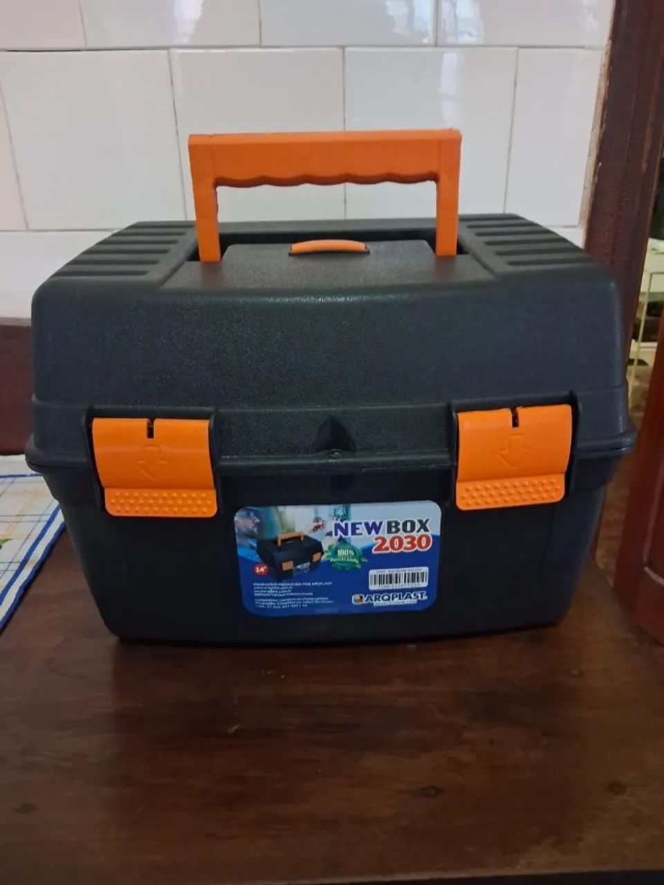 Caixa plástica de ferramentas, acompanha algumas ferramentas64363477049474121