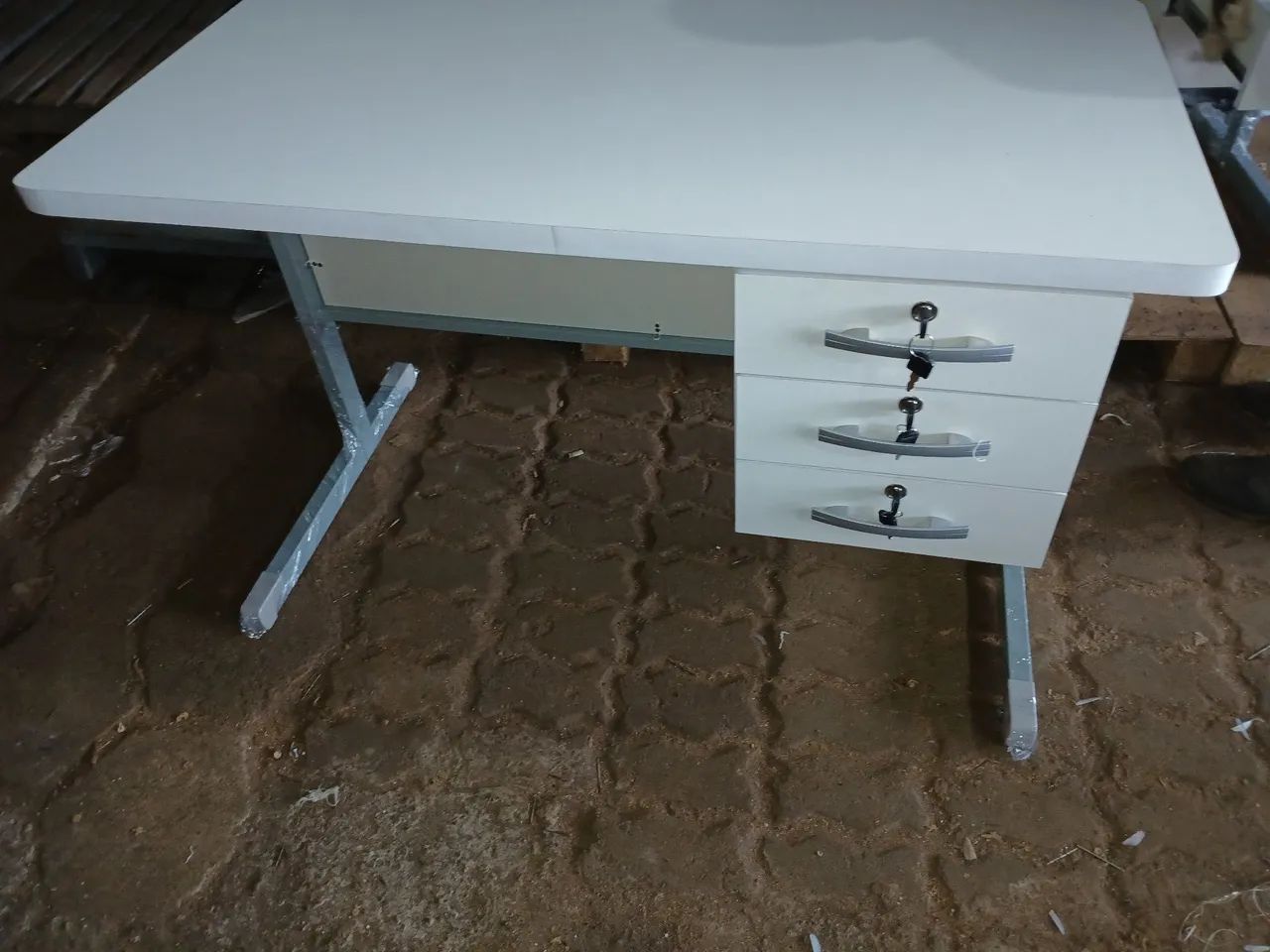 Mesa escritorio, nova, 1.20 x 60, 3 gavetas - Foto 4