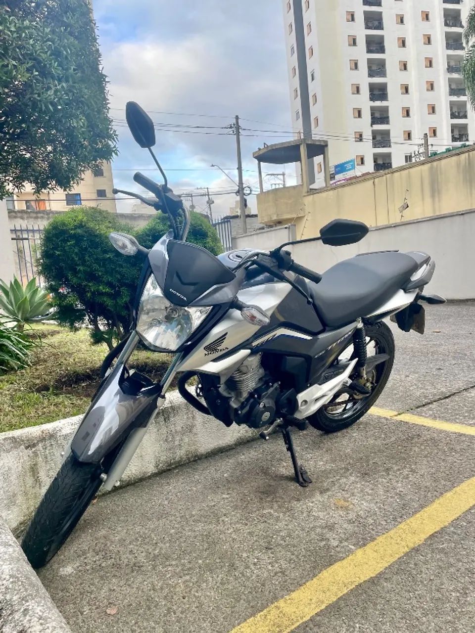 Honda CG 160 Titan 2022 único dono 8.000km