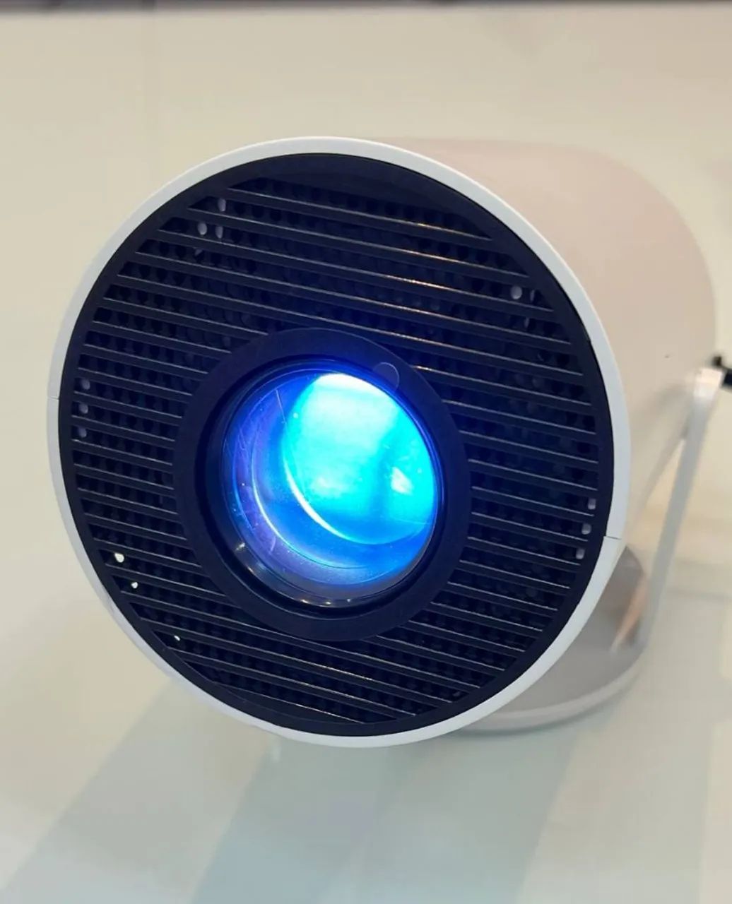 Projetor HY300 - 4600 lumens, Android 11.0 4K Led, 1280x720p, Wi-Fi BT 200 ANSI.