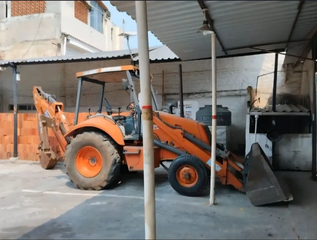 Retroescavadeira FIAT ALLIS FB80.2 ANO 1997