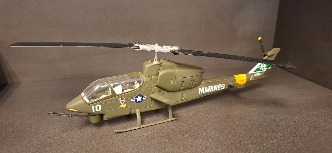 Helicóptero Bell AH-1 Cobra - Escala 1:48 - Foto 3