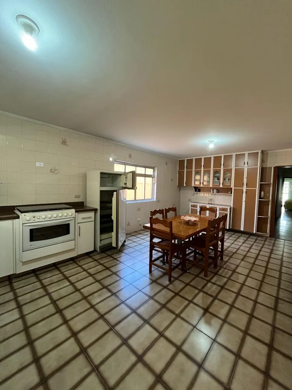 Sobrado para aluguel possui 300 metros quadrados com 5 quartos em Vila Butantã - São Paulo