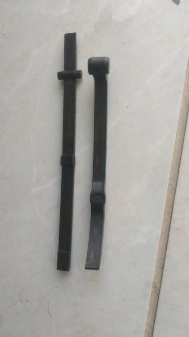 Prisioneiros cilindro, haste de embreagem, guia corrente de comando. Original Intruder 125 - Foto 4