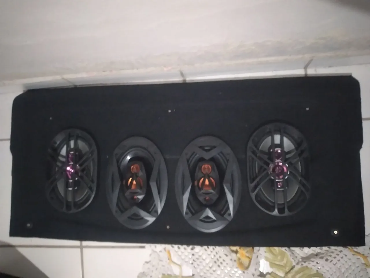 Vendo ou troco tampão com 4 Alto-falantes 6x9.