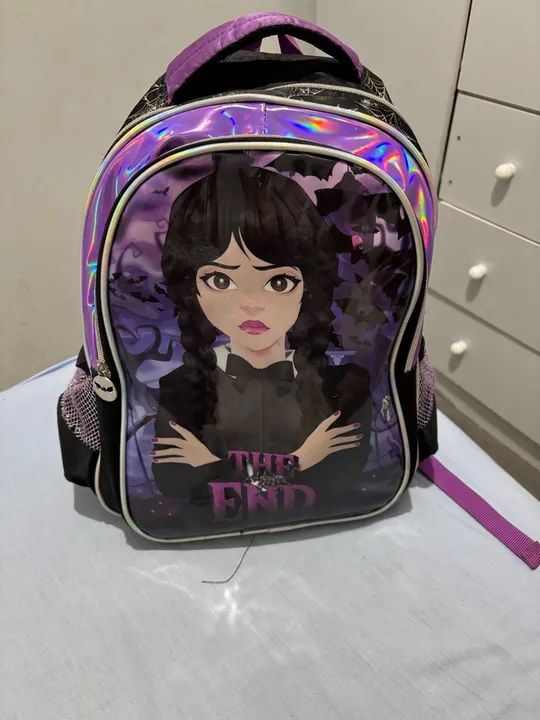 Mochila e estojo da Wandinha Addams - Foto 5