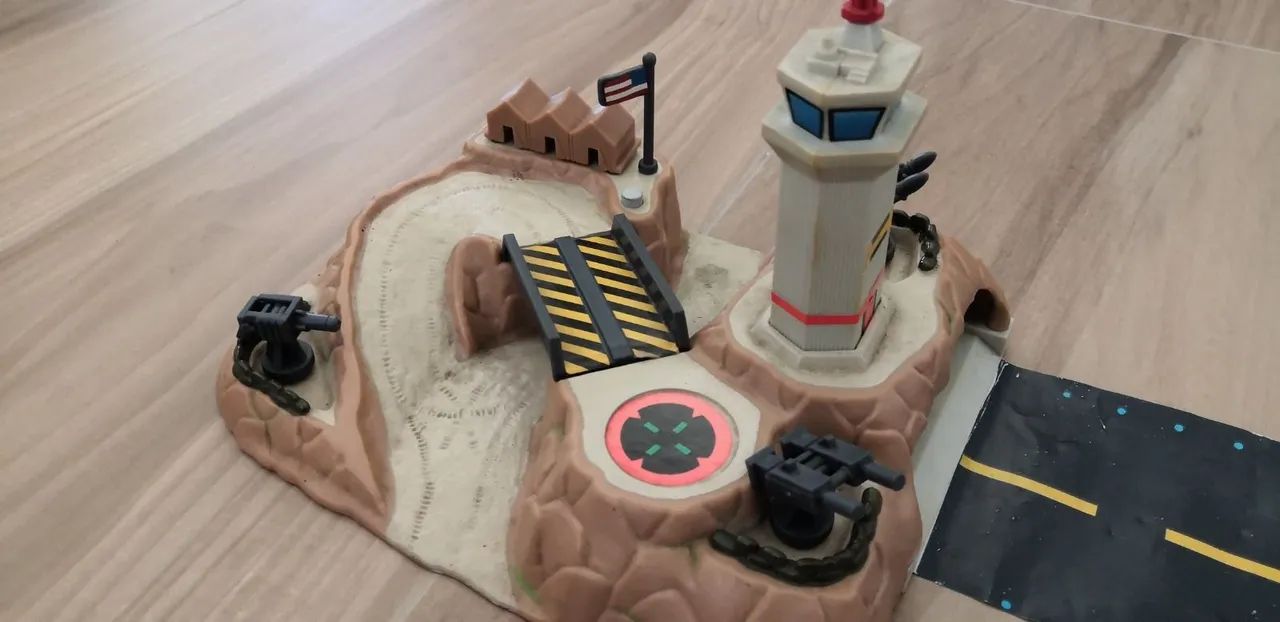 micro machine military desert airstrip base playset - Foto 3