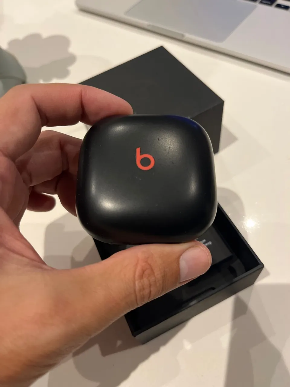 Caixa para carregar Beats Studio Buds - Preto (Sem fones)