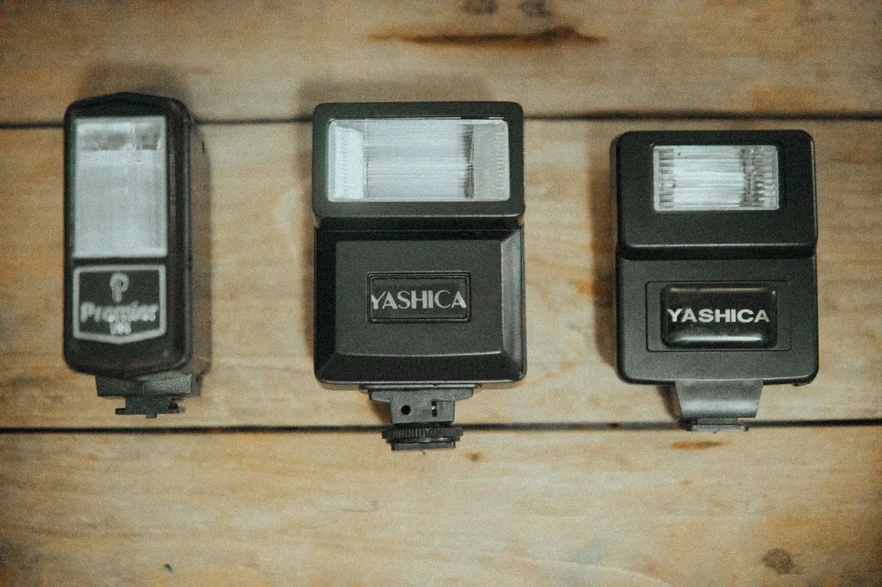 3 Flashes para Câmera - YASHICA e Premier