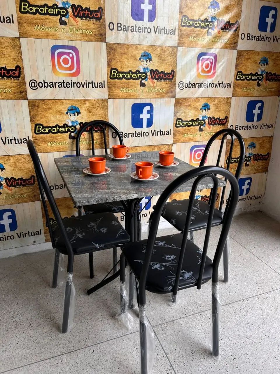 Conjunto de Mesa  4 cadeiras - Tubular 