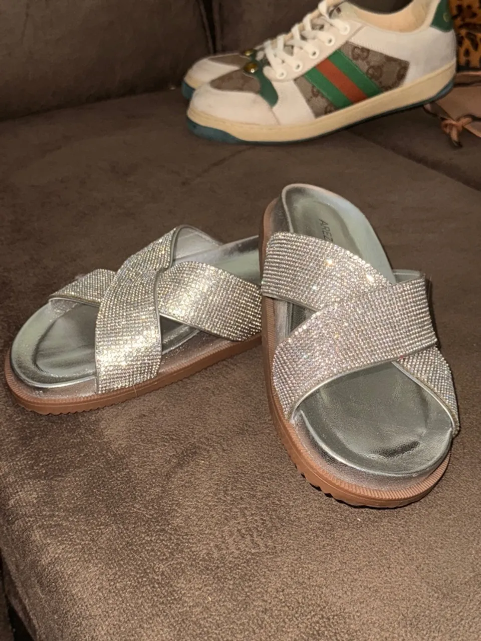 Chinelo cinza arezzo