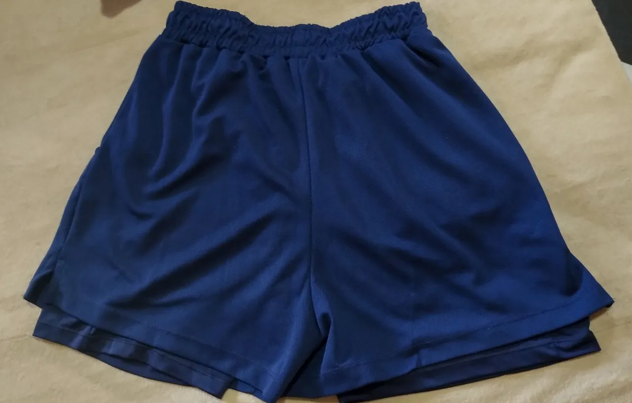 Short azul marinho 2em1, com forro de compressão