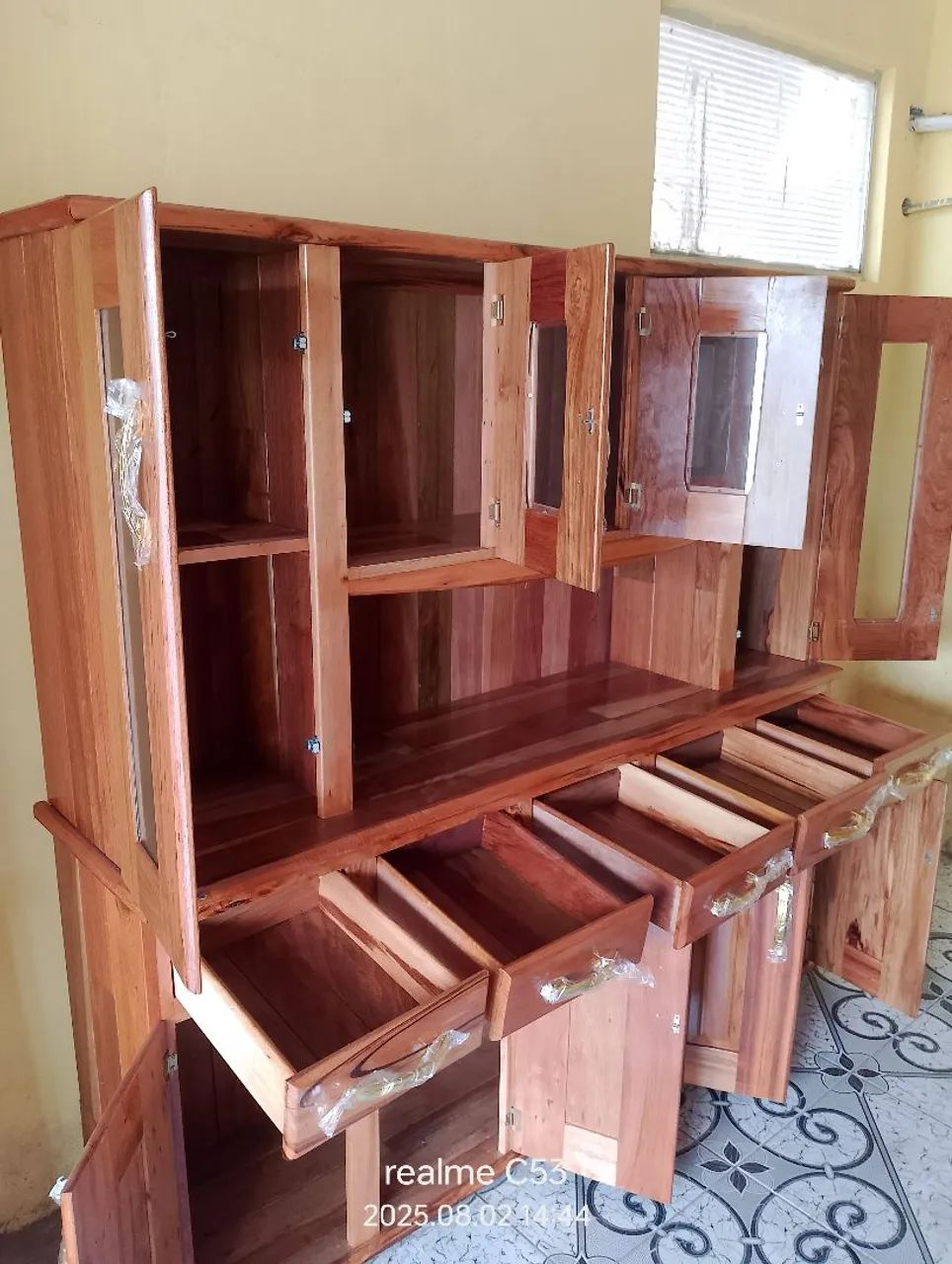 Armário de cozinha 5 portas todo de madeira  - Foto 4