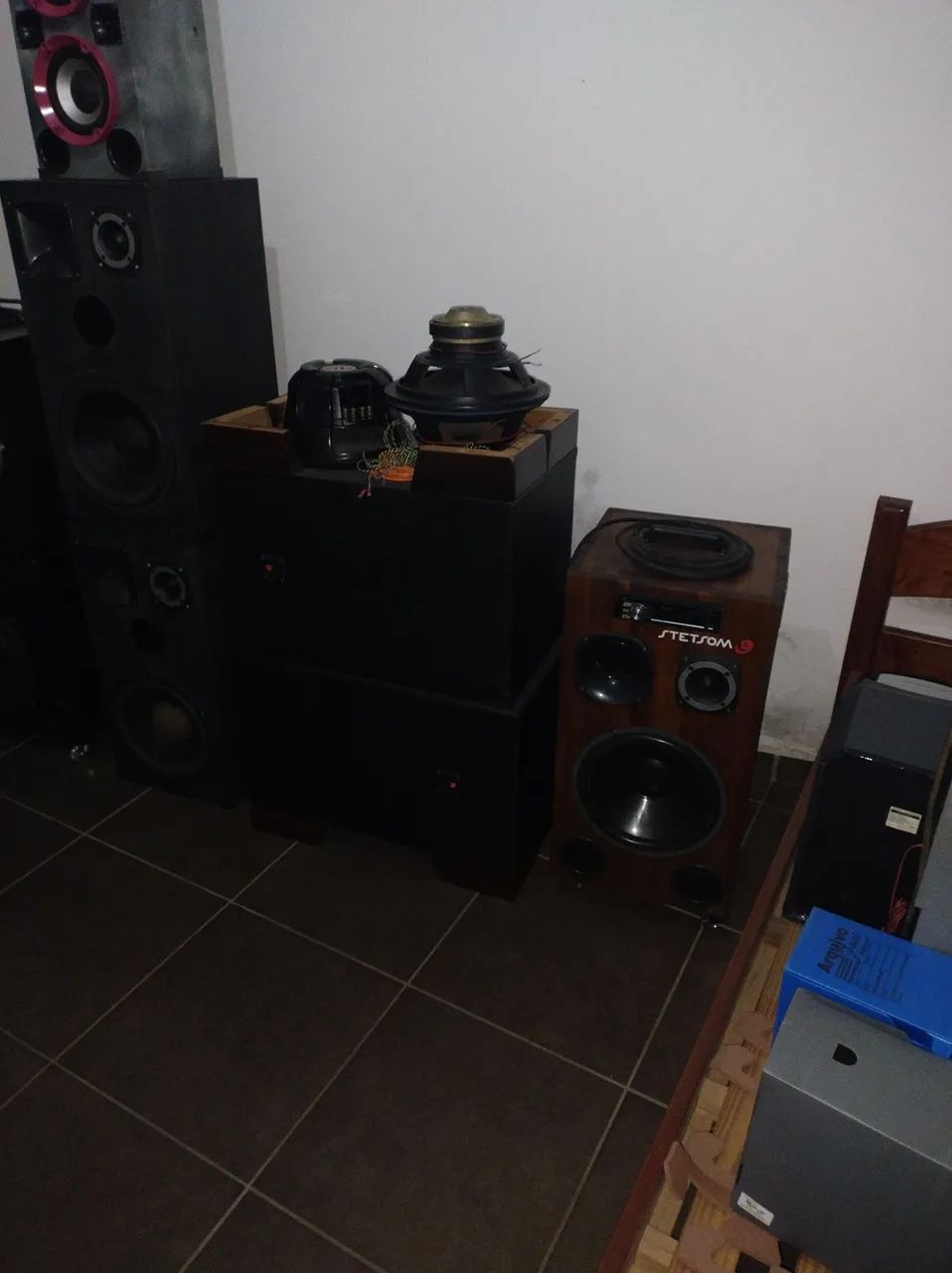 Caixa de som potente com subwoofer, rádios e USB - Foto 2