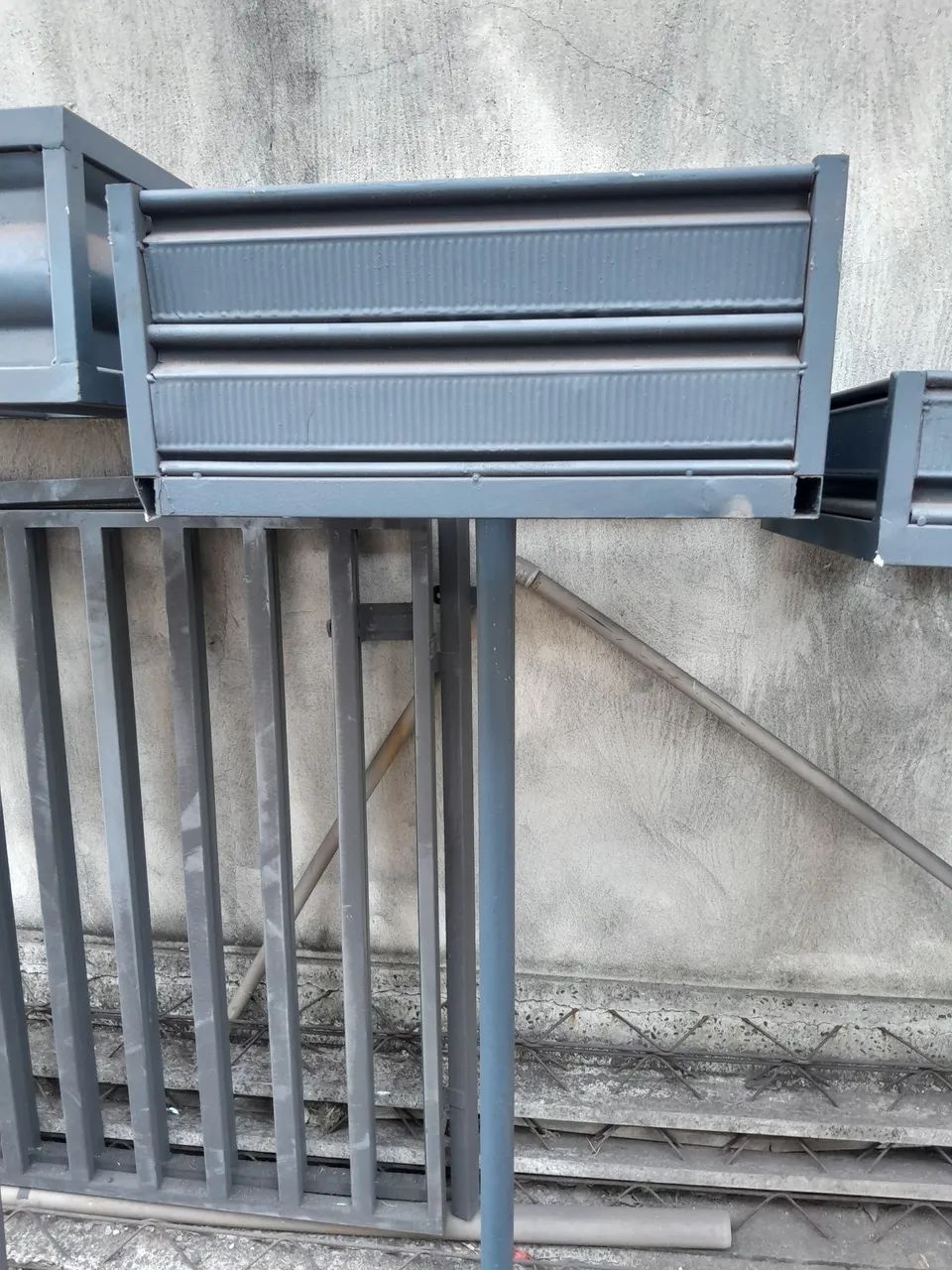 Trash cans 64311388536323121