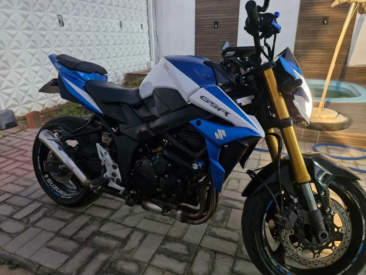 Suzuk gsr750  - Foto 4