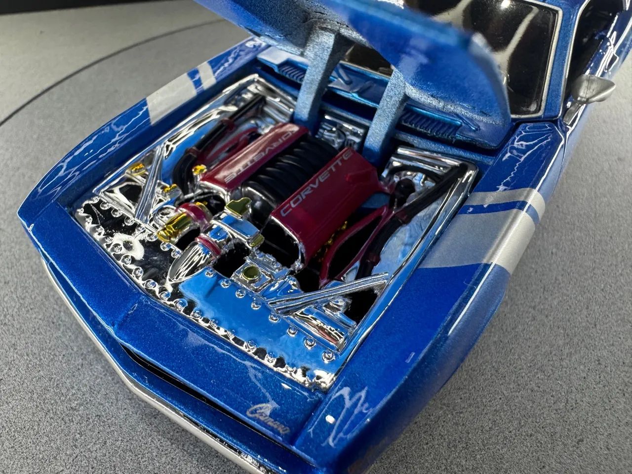 Miniatura Carro Clássico Camaro Z/28 escala 1/24 maisto - Foto 3
