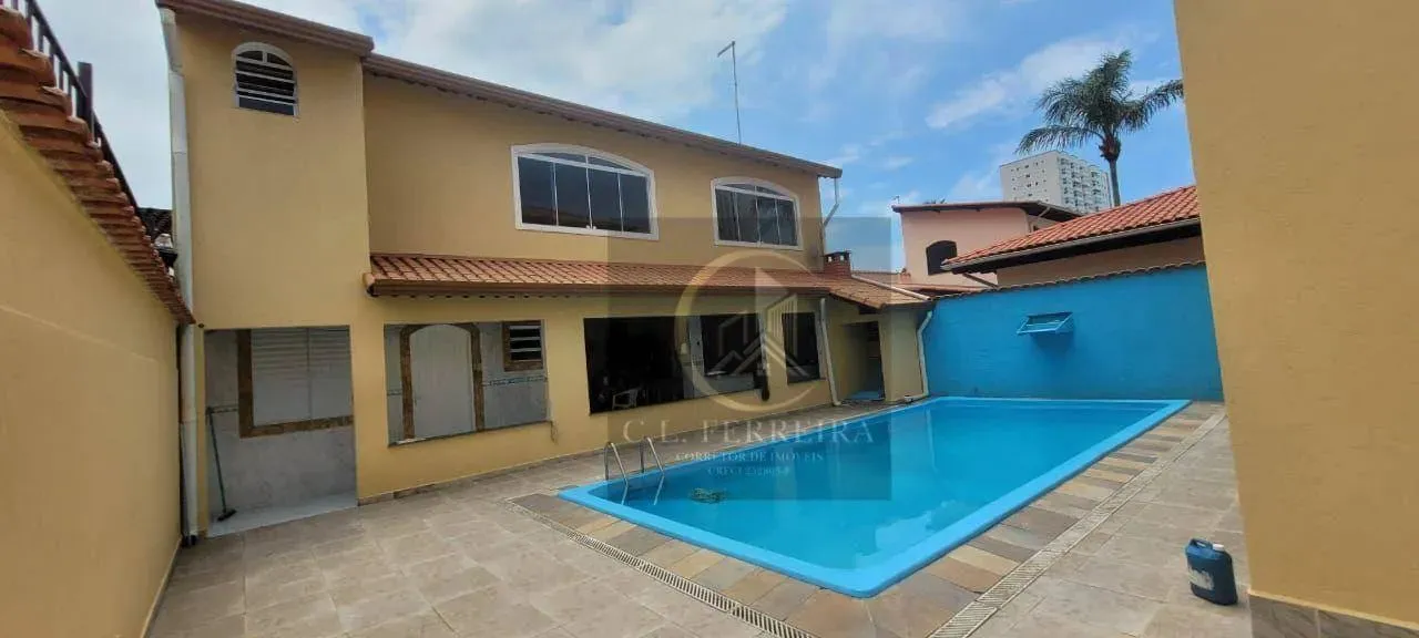 Sobrado para venda em Balneário Flórida de 395.00m² com 4 Quartos, 4 Suites e 8 Garagens