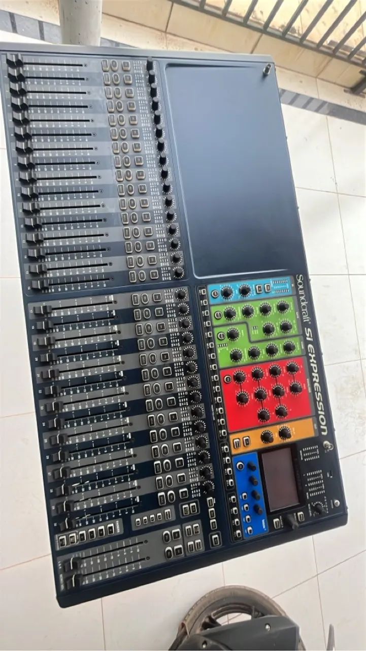 Mesa de som digital soundcraft expression 3