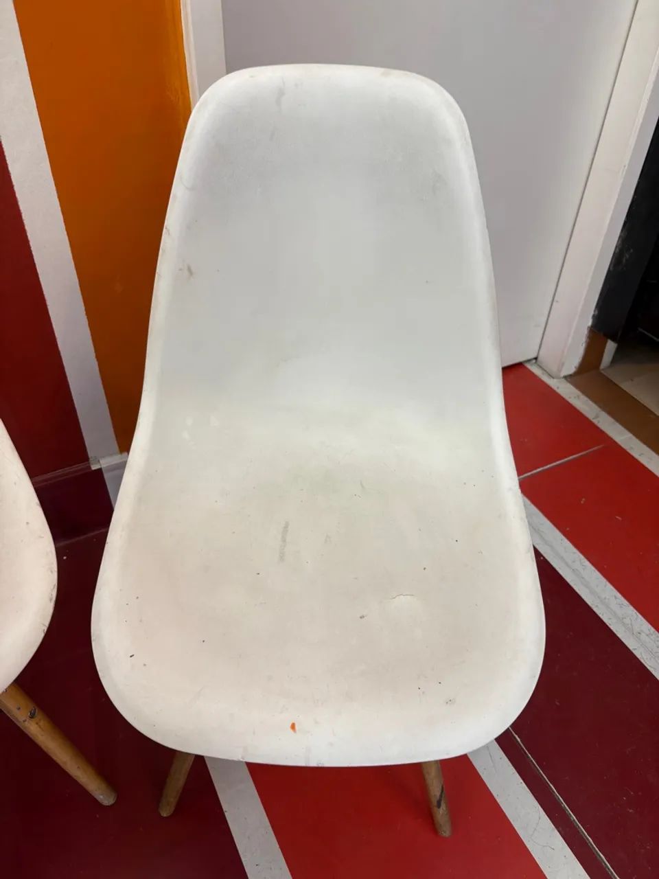 Cadeira com pés palito em madeira - Foto 2