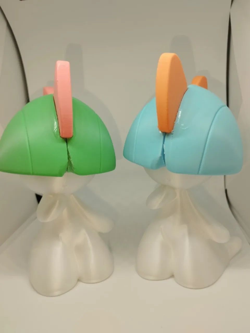 figure/boneco Ralts pokemon