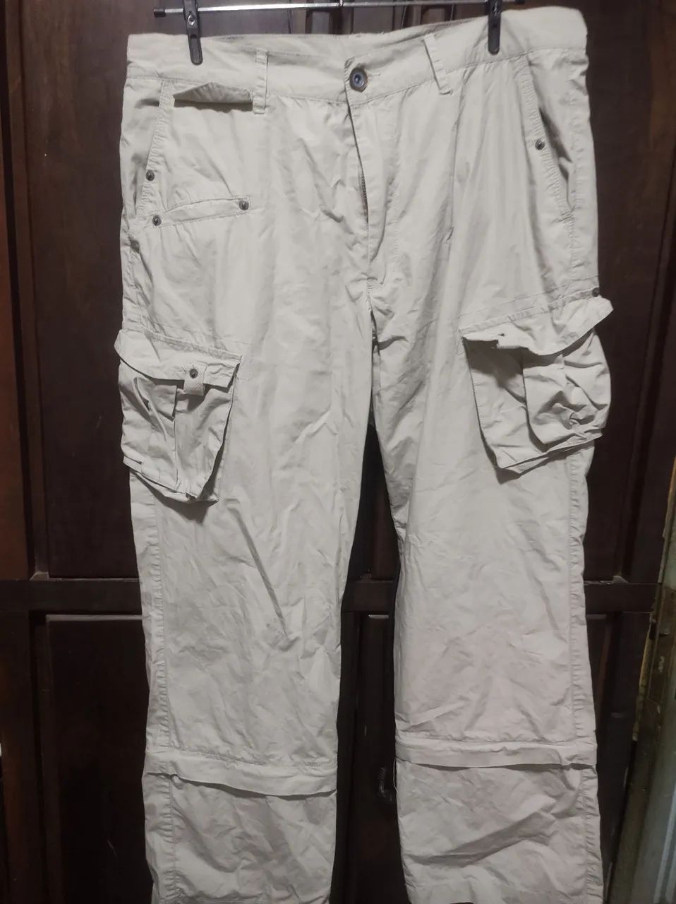 CALCA KHAKI CARGO 2 EM 1 (VIRA BERMUDÃO) TAM 44
