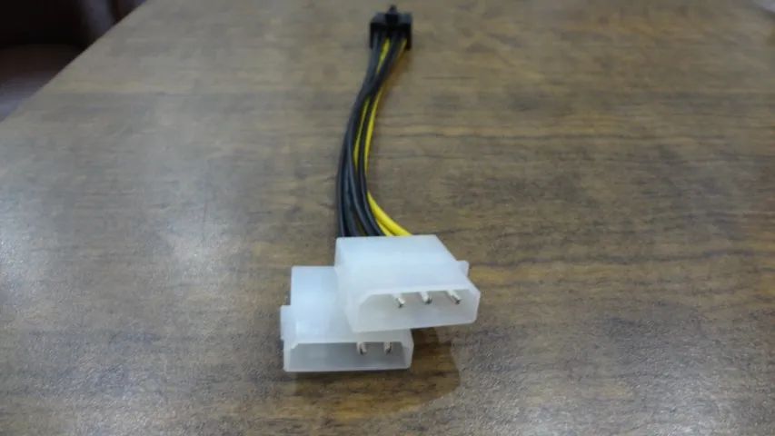 Conversor Duplo Molex para 8Pinos PCIex - Foto 2