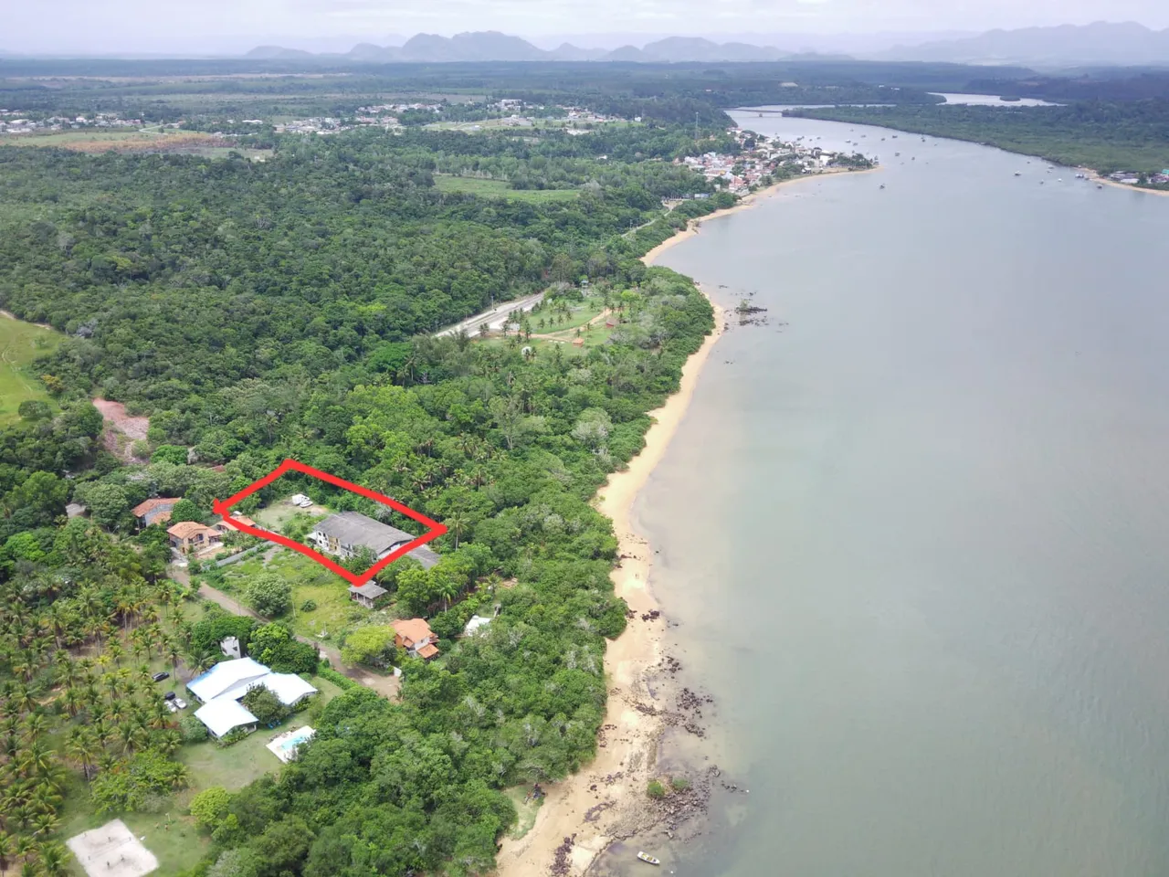 Duplex 2 qts, pé na areia cond. Fechado sem taxas