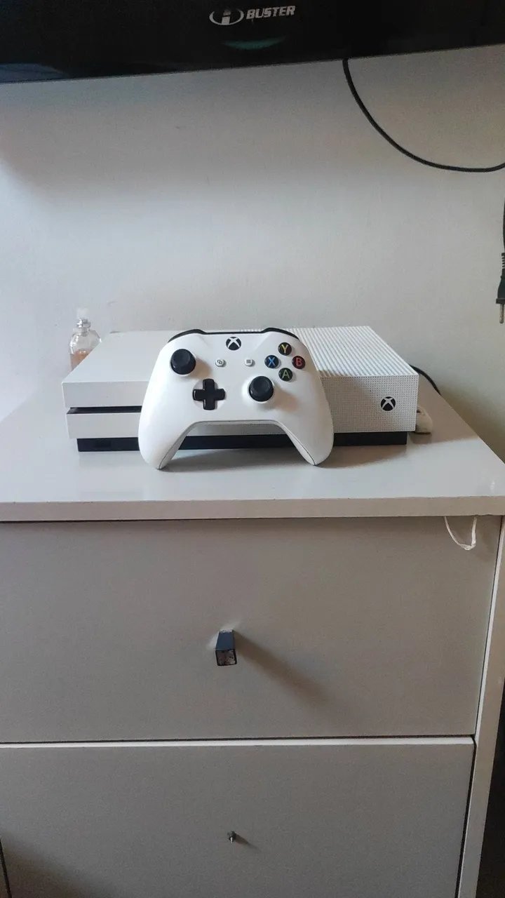 Xbox One S Branco com Controle