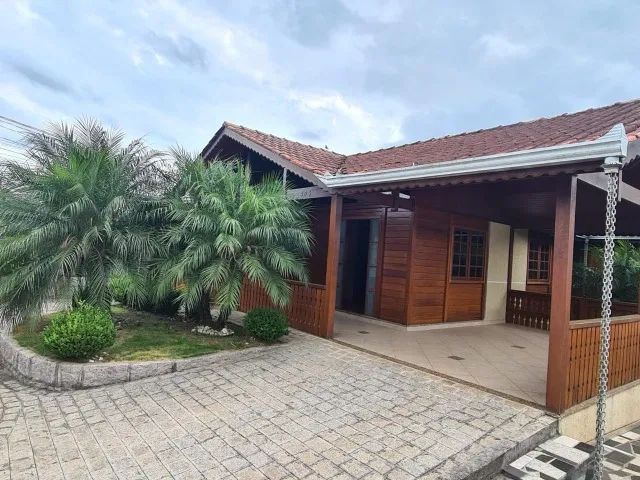 Casa Estilo Colonial para locação em Araucária - Próximo ao terminal do Vila Angélica