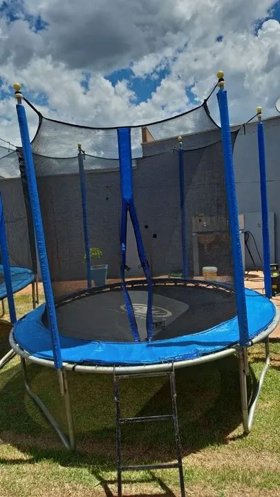 Alugamos Jogos de mesas plástico e pula pula  - Foto 4