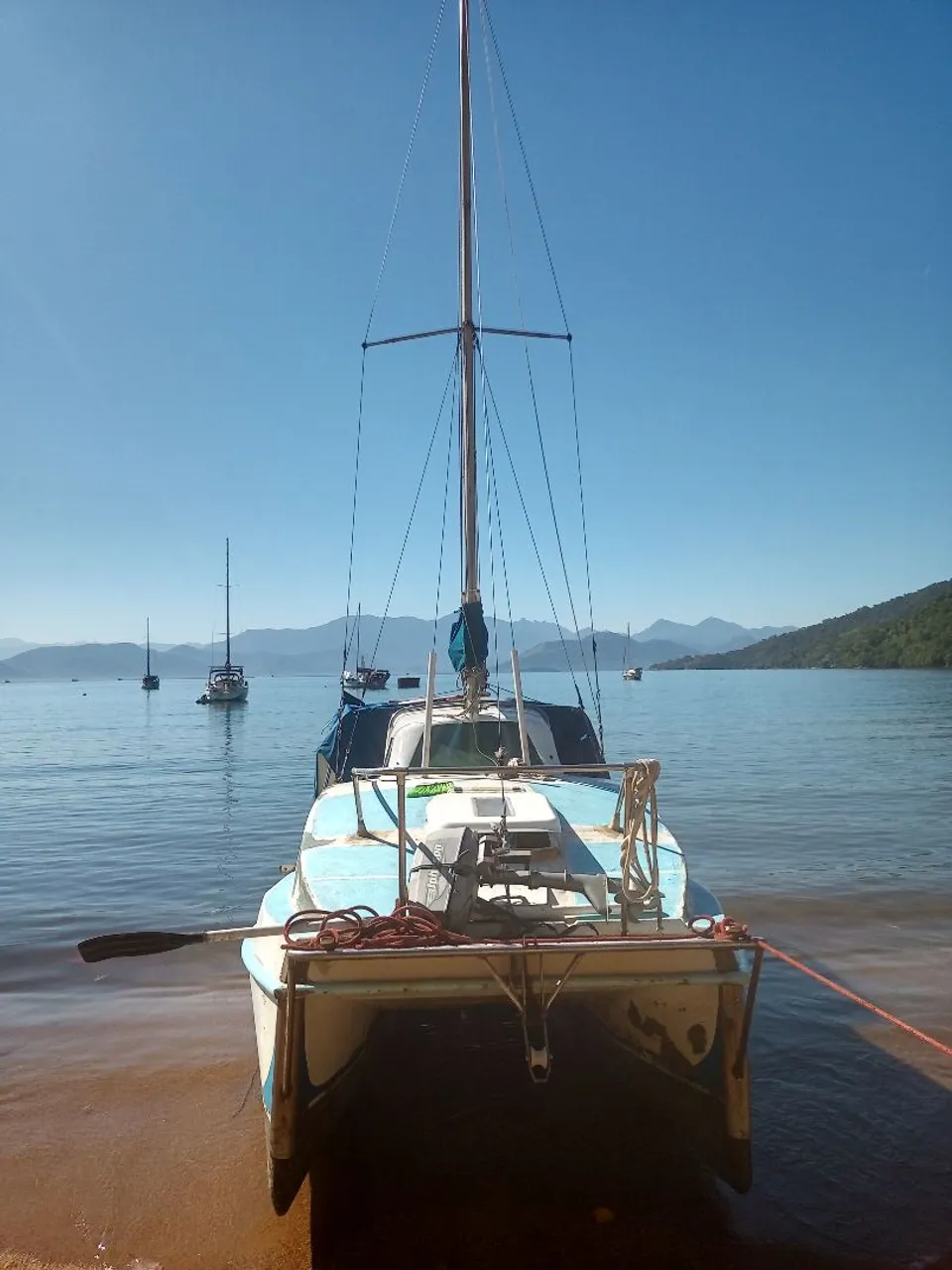 Catamaran cabinado todo em fibra de vidro