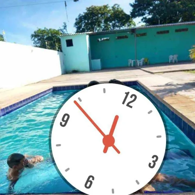 Espaço com piscina