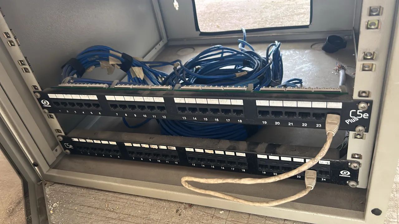 Rack de servidor 8 US com patchpanels  - Foto 2