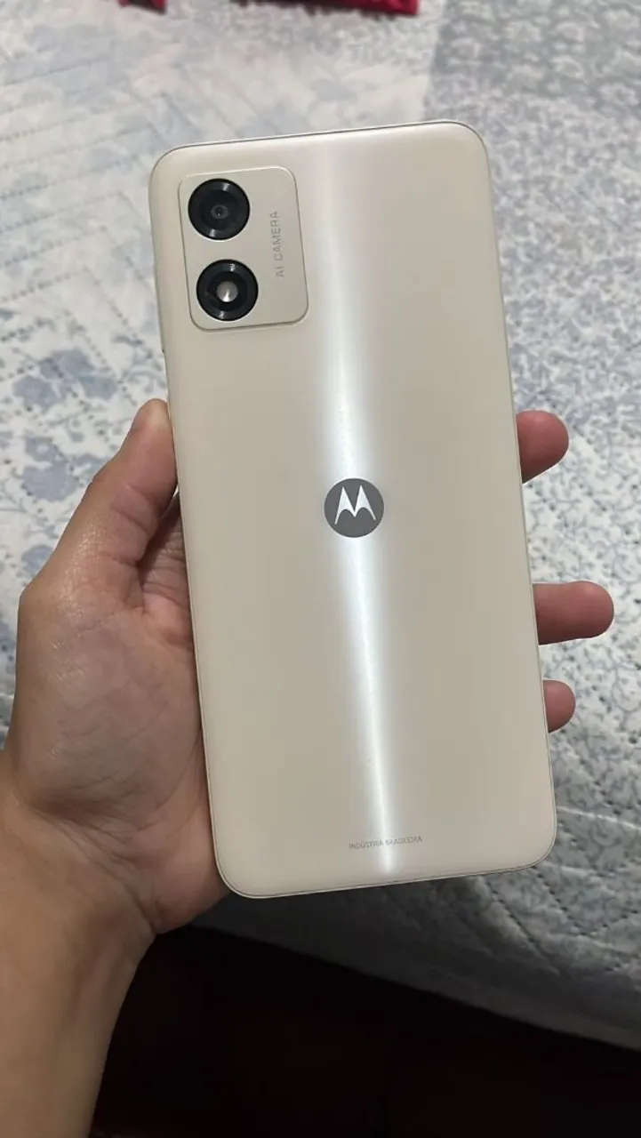 Vendo moto E 13 novinho tem nota fiscal pouco tempo de uso
