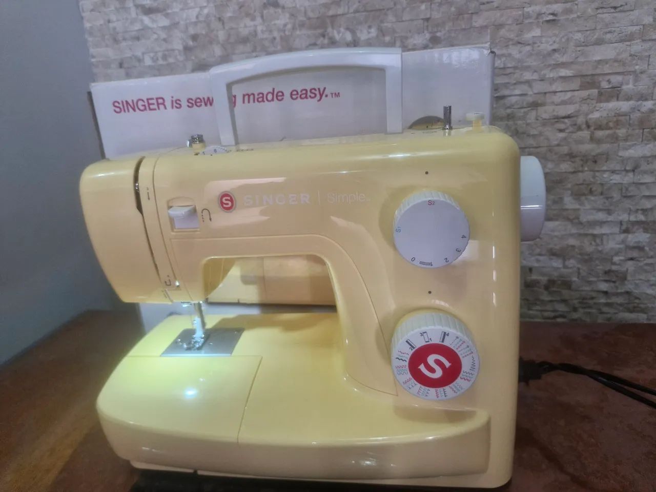 Máquina de Costura Singer simple - Foto 5