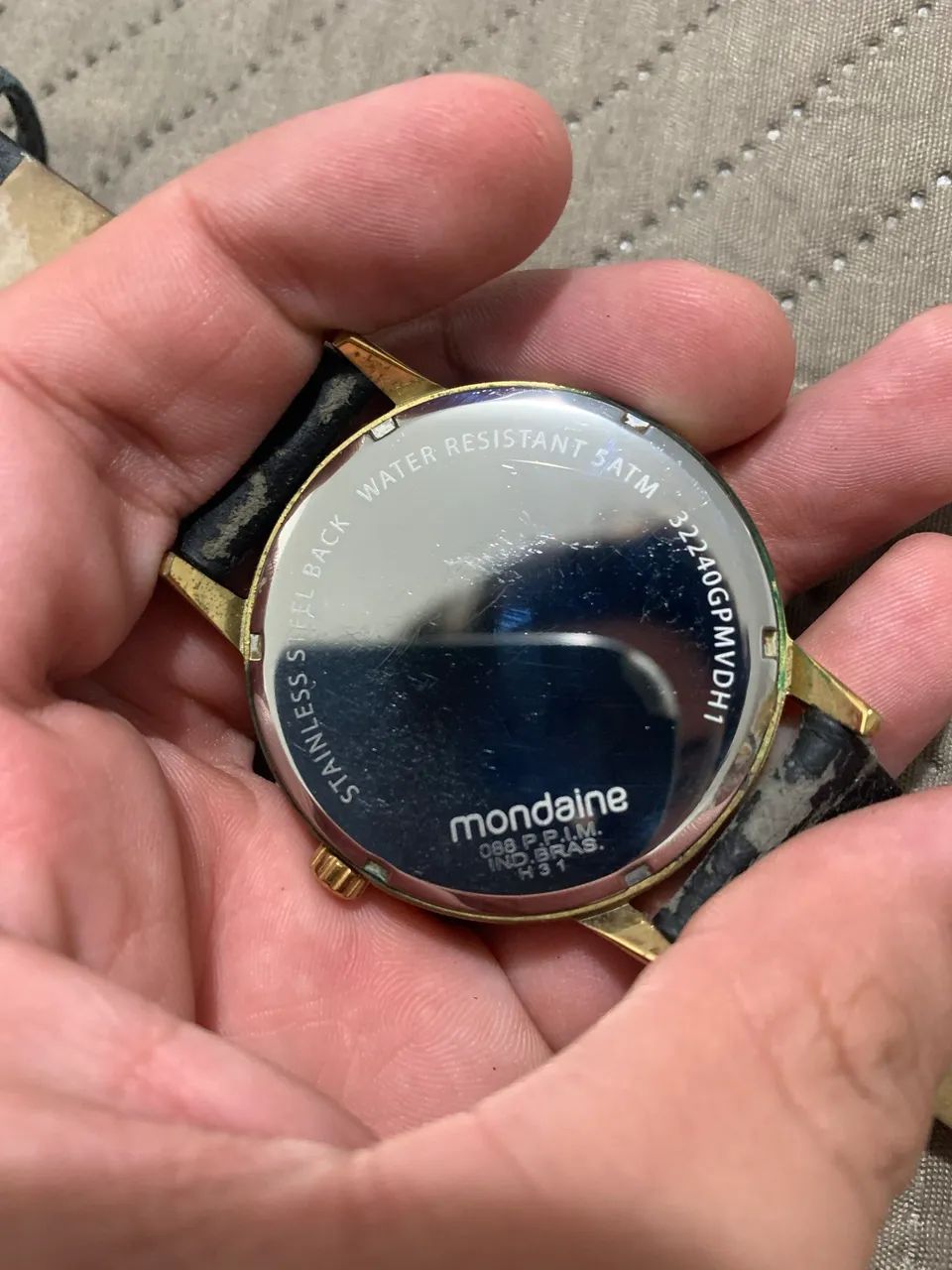 RELÓGIO MONDAINE ORIGINAL DOURADO - Foto 2