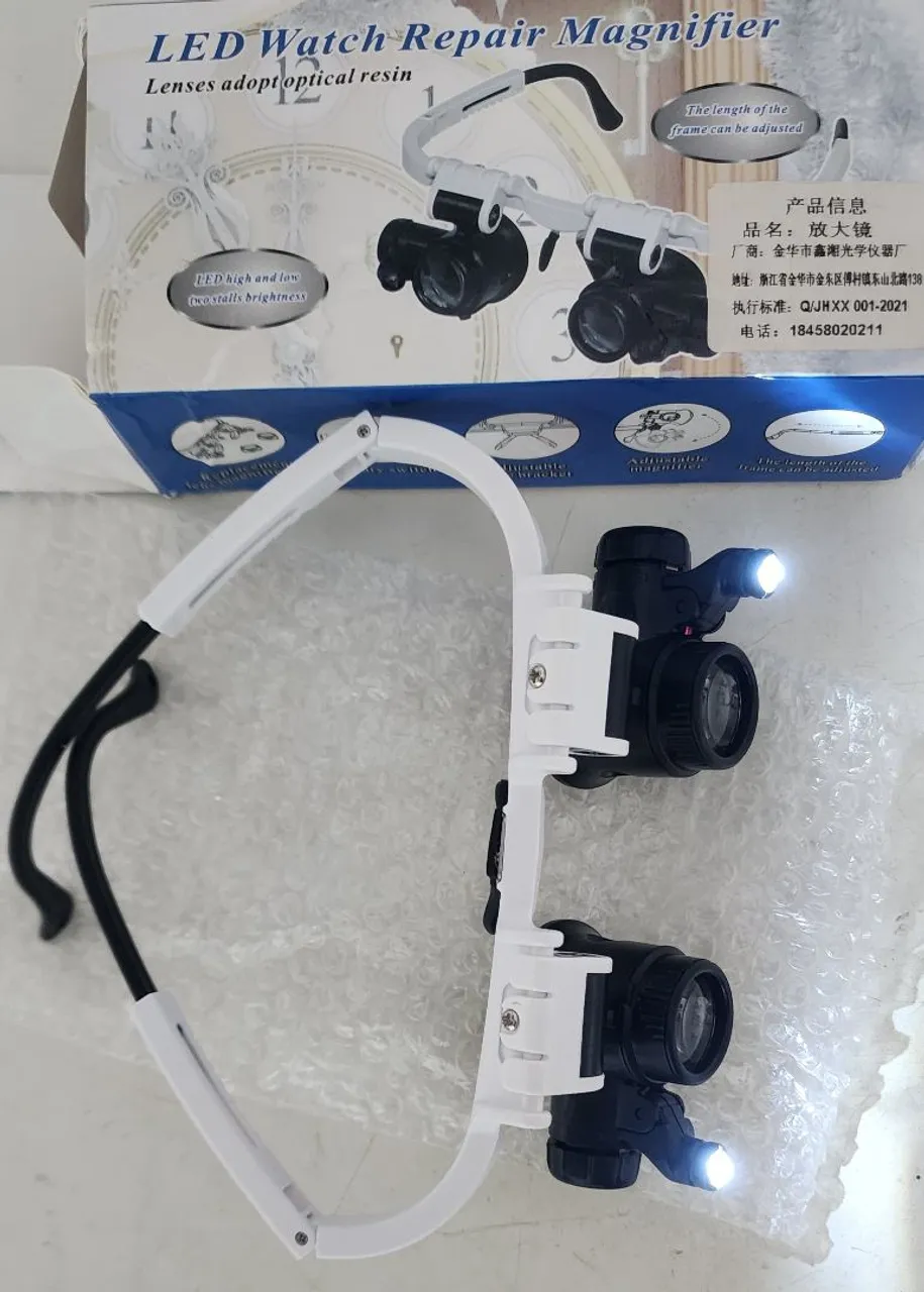 Lupa com LED para Reparo de Relógios