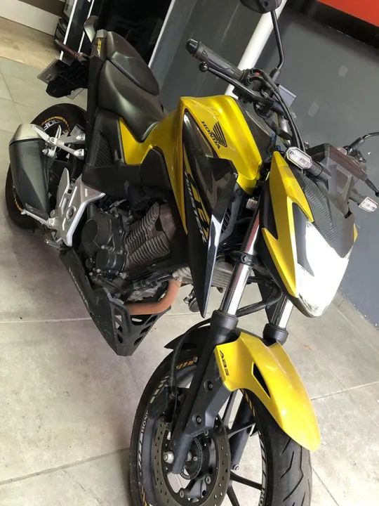 Honda CB Twister 300 dourada  - impecável! - Foto 5