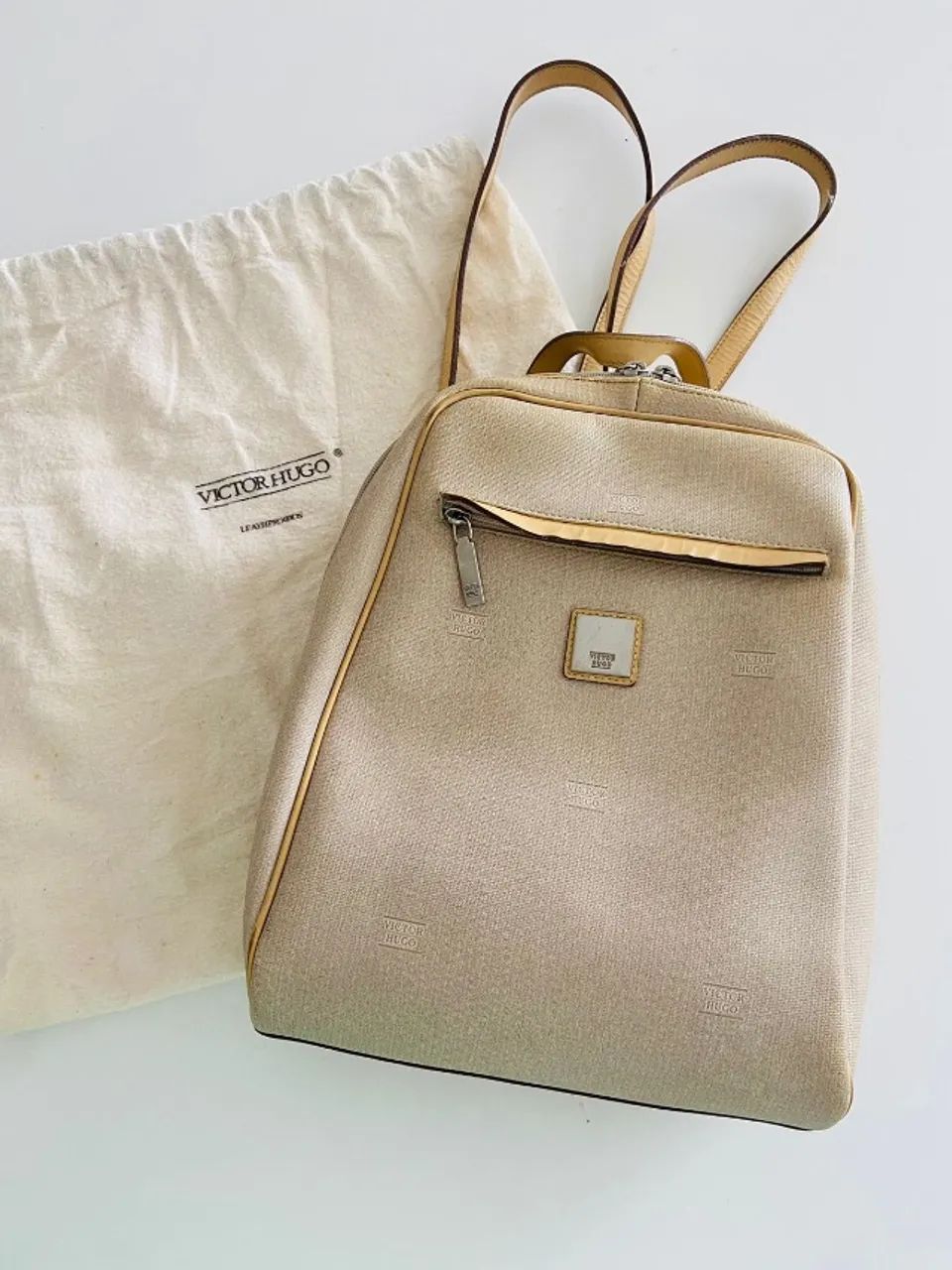 Bolsa couro Victor Hugo LEGÍTIMA