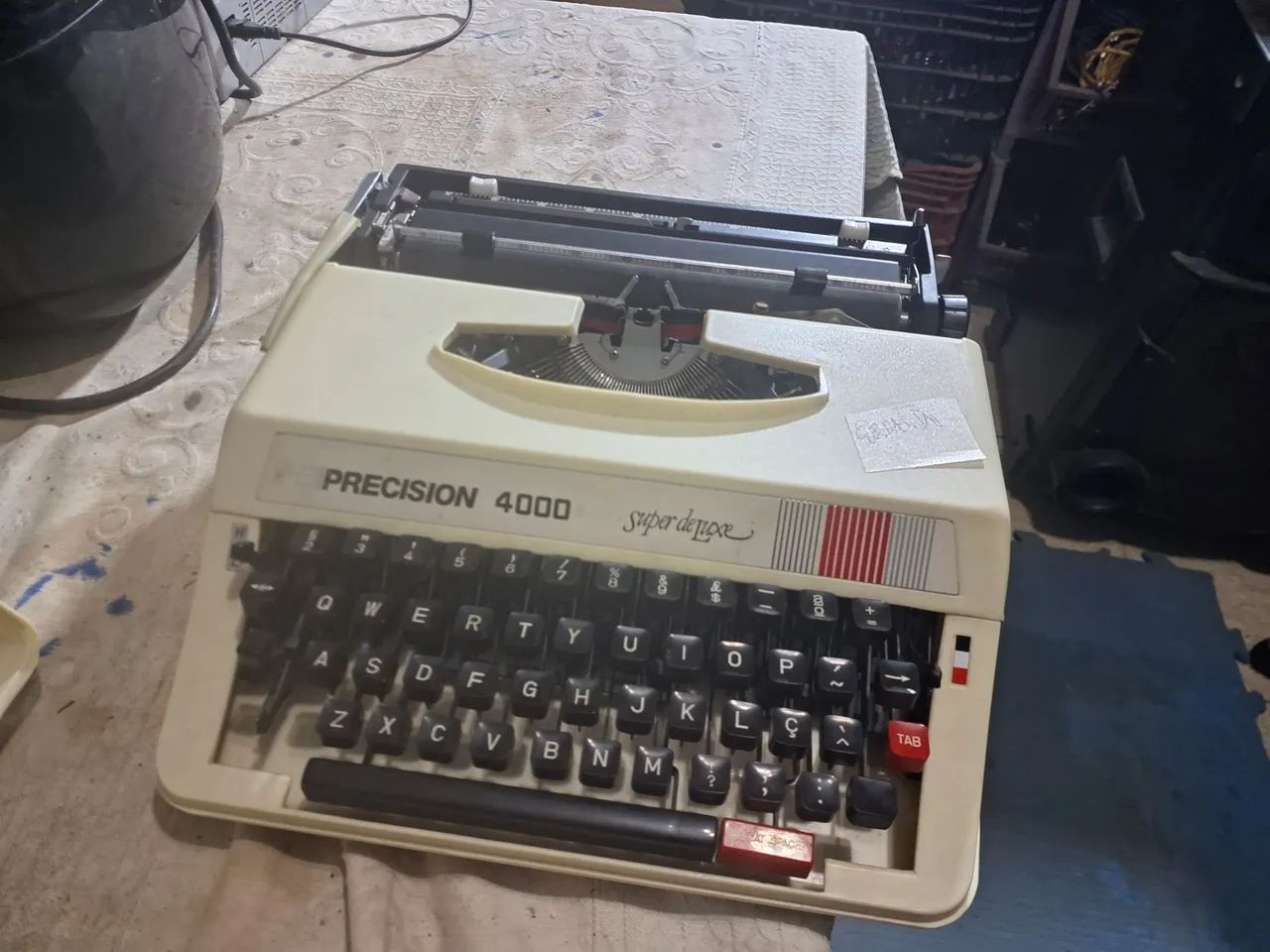 Maquina de escrever super conservada funcionando. Precision 4000