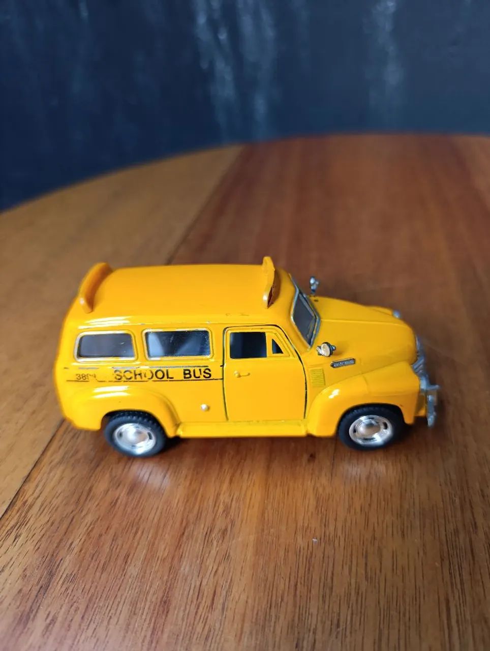 Miniatura de ônibus escolar DIECAST 1:36 Kinsmart - Foto 4
