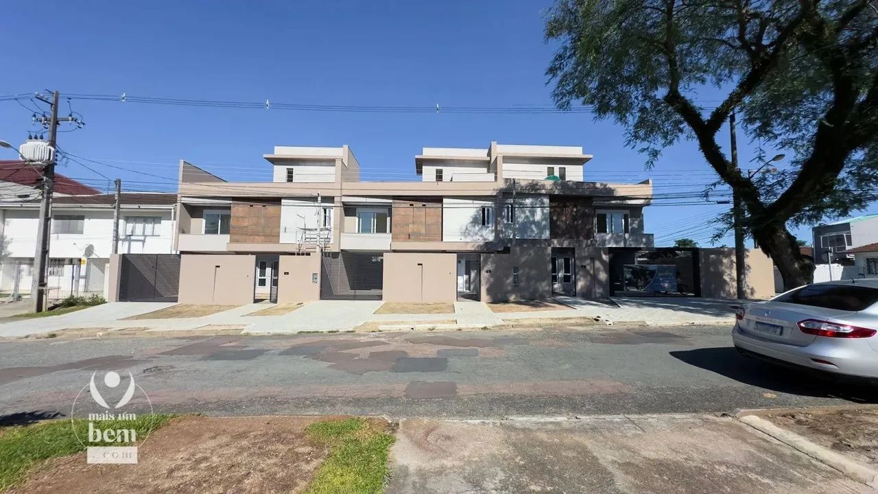Sobrado com 3 dormitórios à venda, 182 m² por R$ 1.486.000,00 - Bacacheri - Curitiba/PR