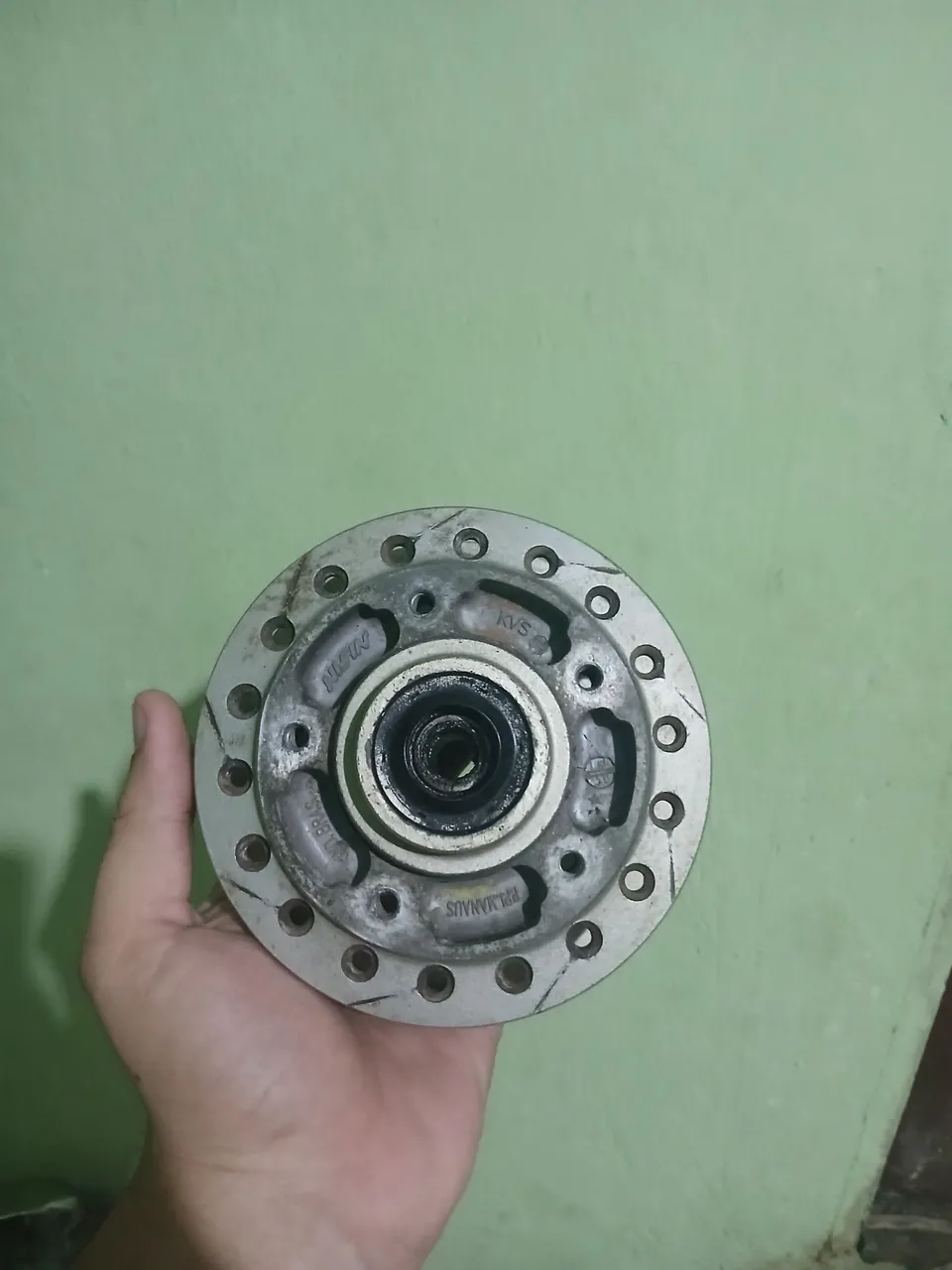 Cubo de roda dianteira para moto