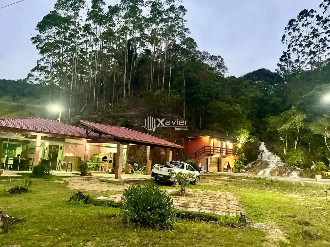 Sítio à Venda em Guarapari/ES - 14 Alqueires com Casa, Piscina, Cachoeira e 11 Nascentes
