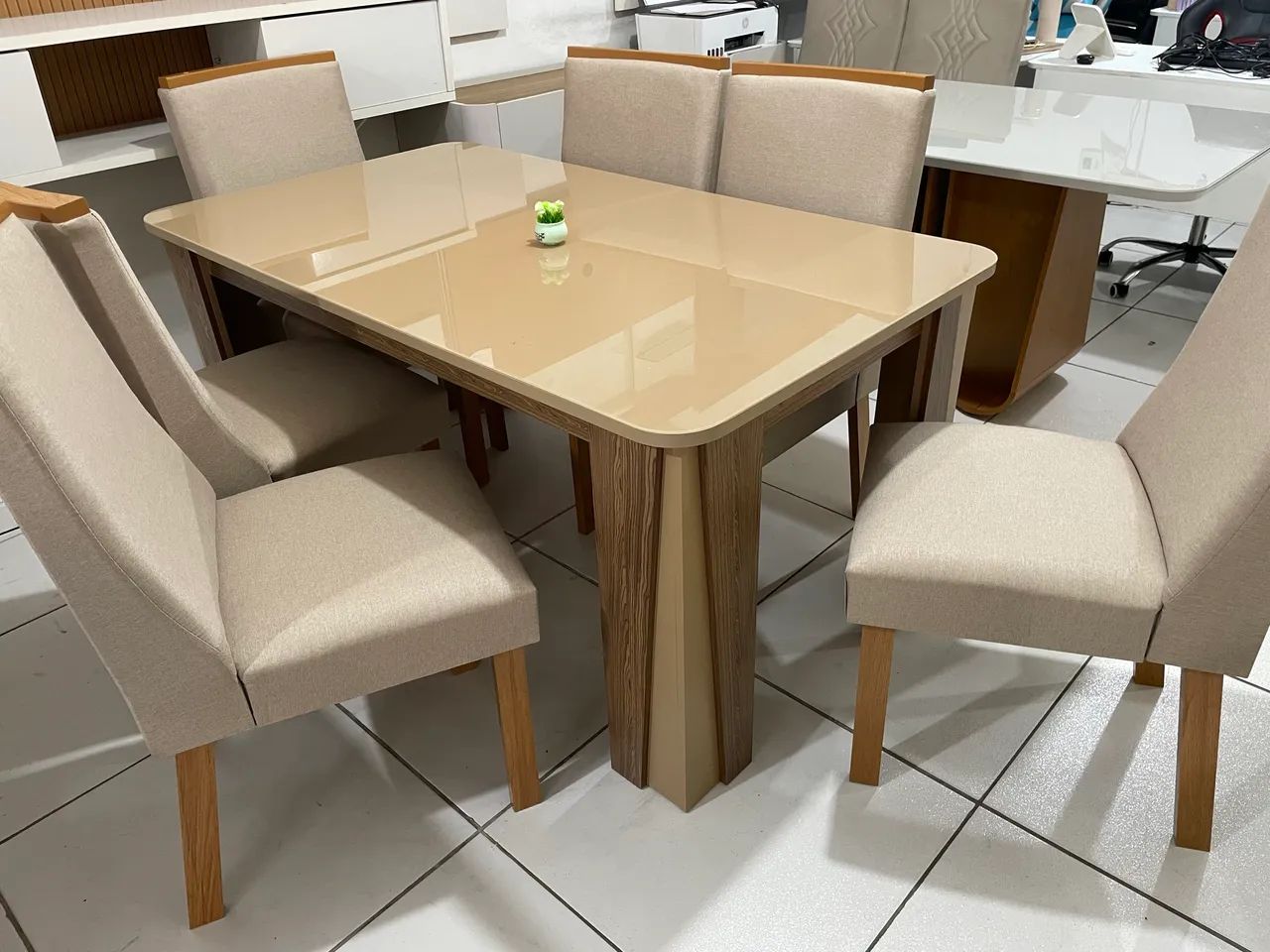 MESA DE JANTAR LUXUOSA COM 6 CADEIRAS