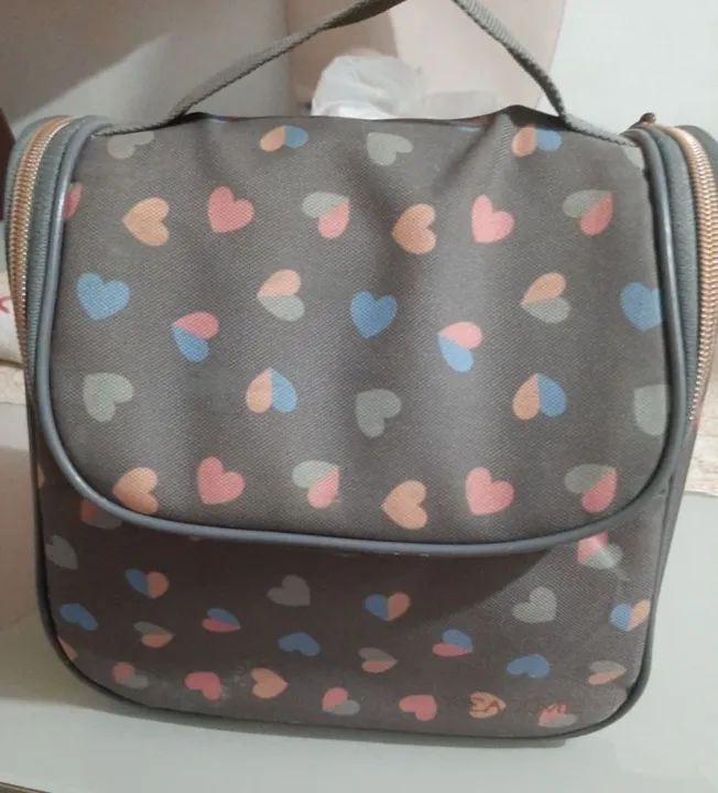 Bolsa termica Cinza com Estampa de Corações