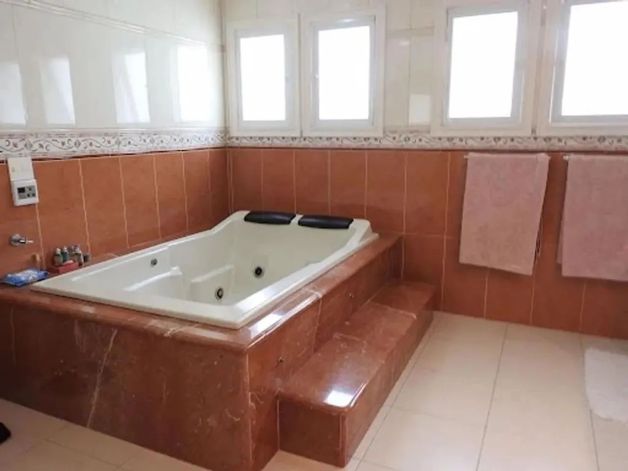 Casa à venda e para alugar em Santana de Parnaíba, Alphaville, com 4 suítes, com 560 m² - Foto 12